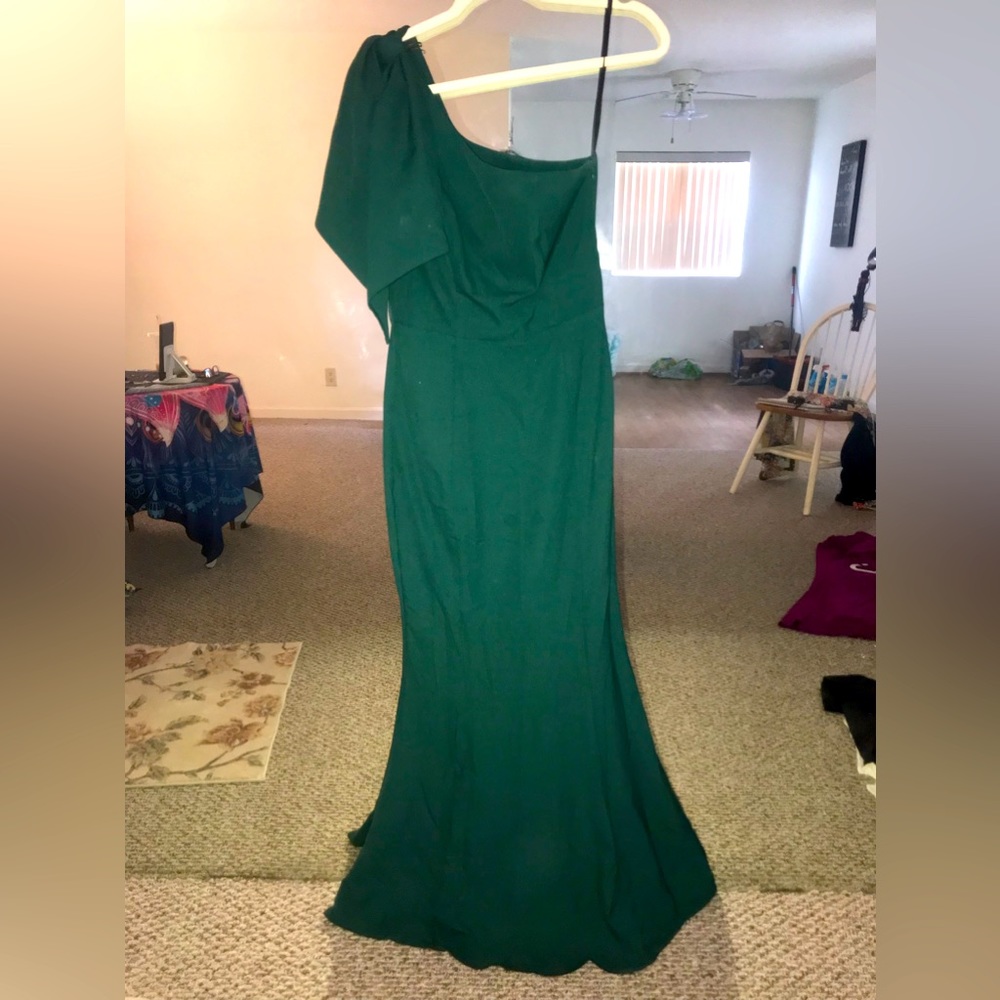 Beautiful formal gown by Betsy Adamworn once 56 long size 4 one armed with bow